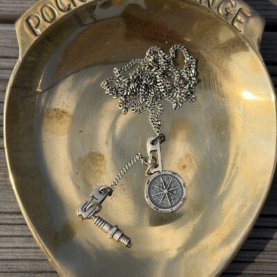 Sister hook chain with 2 charms : Silver compass with no enemal / silver sparkplug